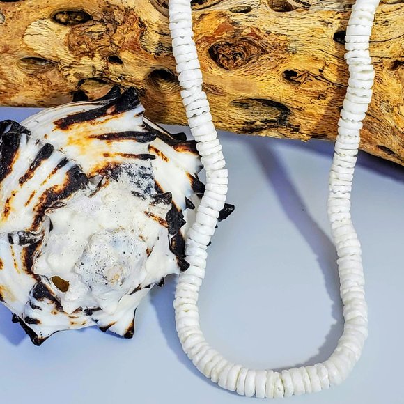 White Sands Shell Necklace - Picture 4 of 7
